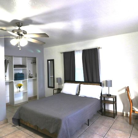 Hallandale Beach Motel With Free Parking And Full Kitchen ! No Extra Fees! Accepting Cash! Екстериор снимка