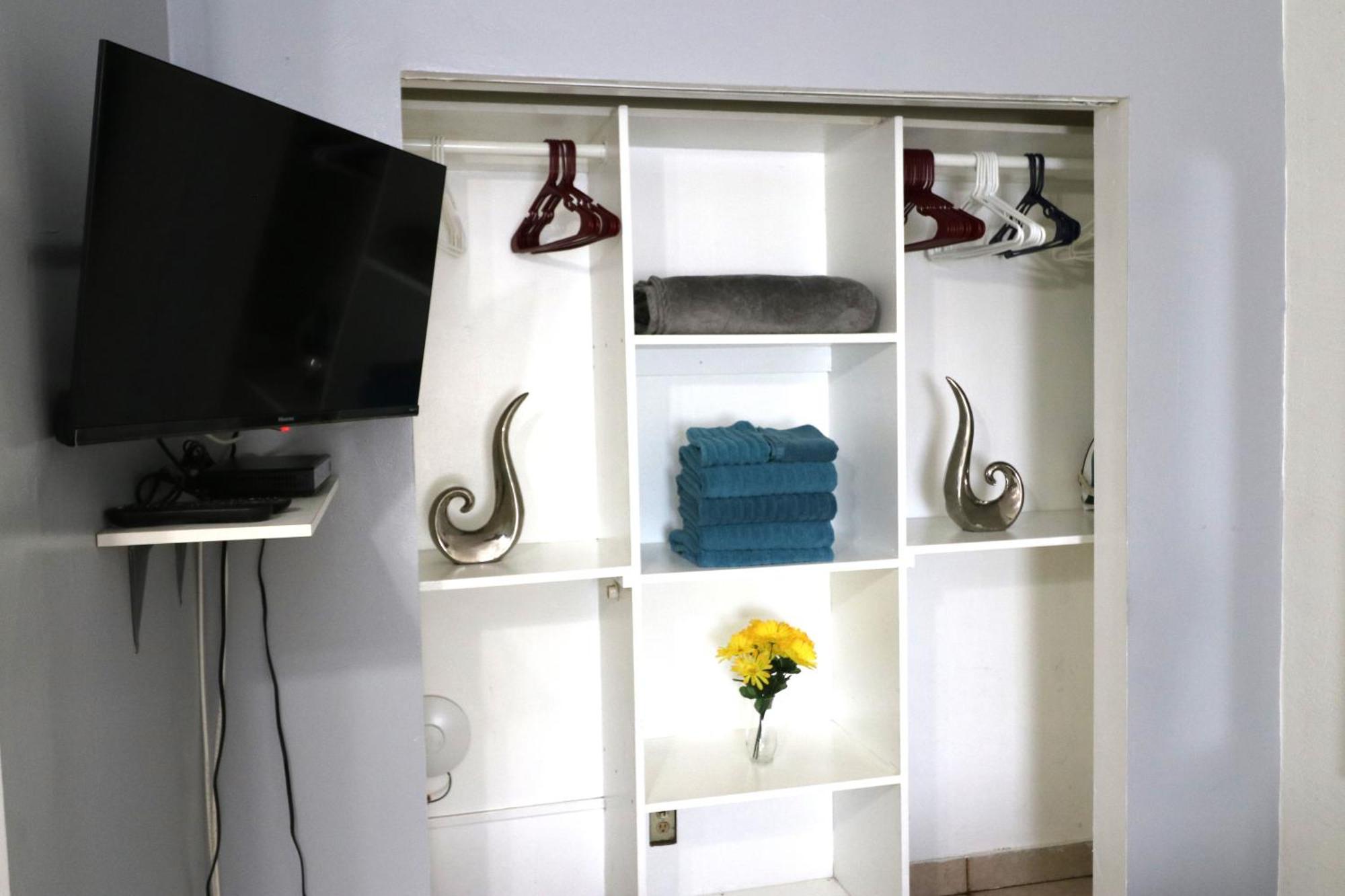 Hallandale Beach Motel With Free Parking And Full Kitchen ! No Extra Fees! Accepting Cash! Екстериор снимка